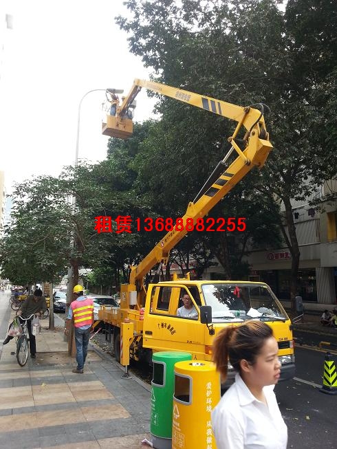 16米路燈維修車出租現場